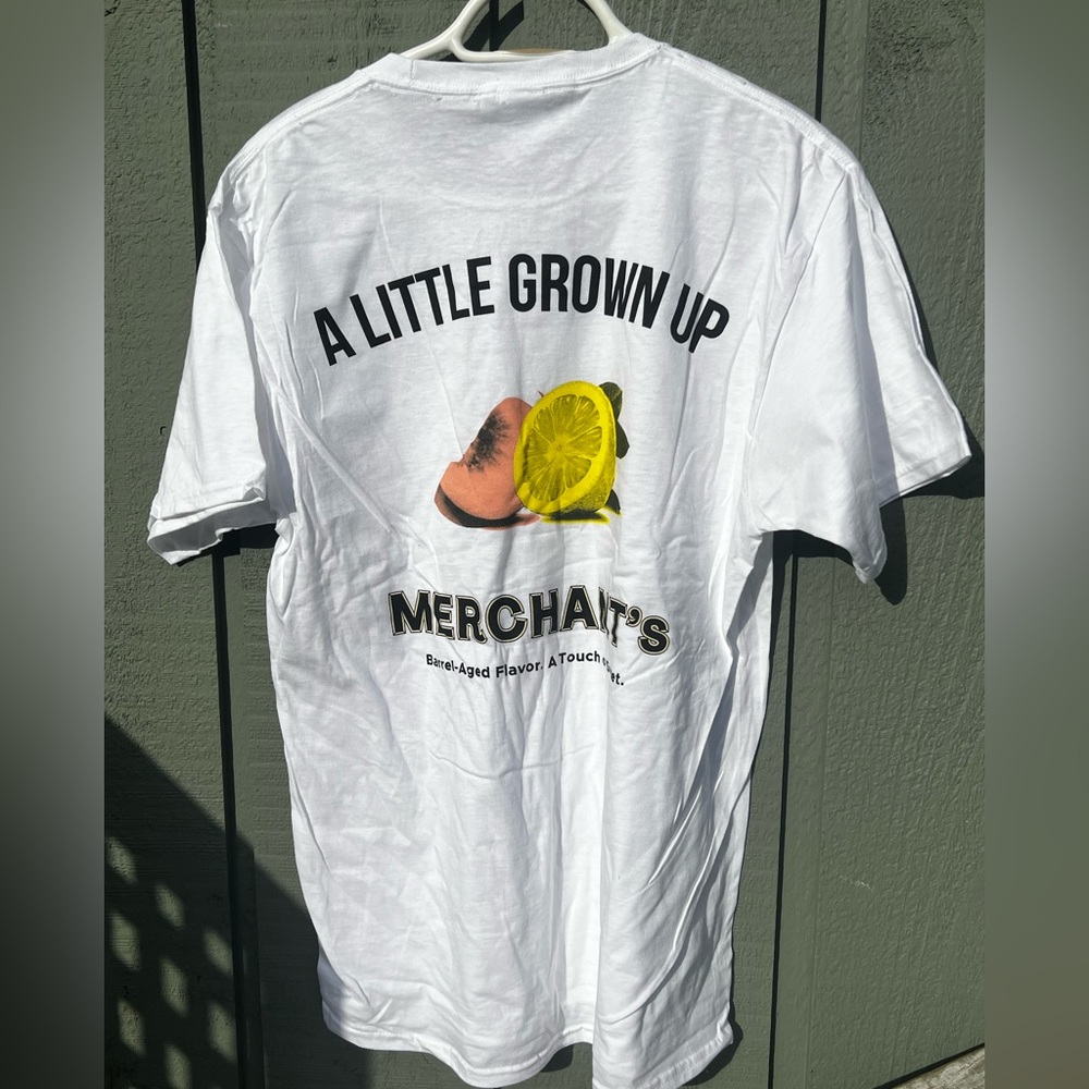 🐝 MENS MEDIUM COTTON WHITE T-SHIRT MERCHANTS HARD LEMONADE PEACH TEA LOGO NWOT